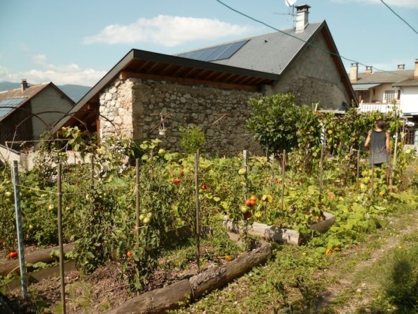 Près de Chambéry, Aline prête son jardin à Sylvie