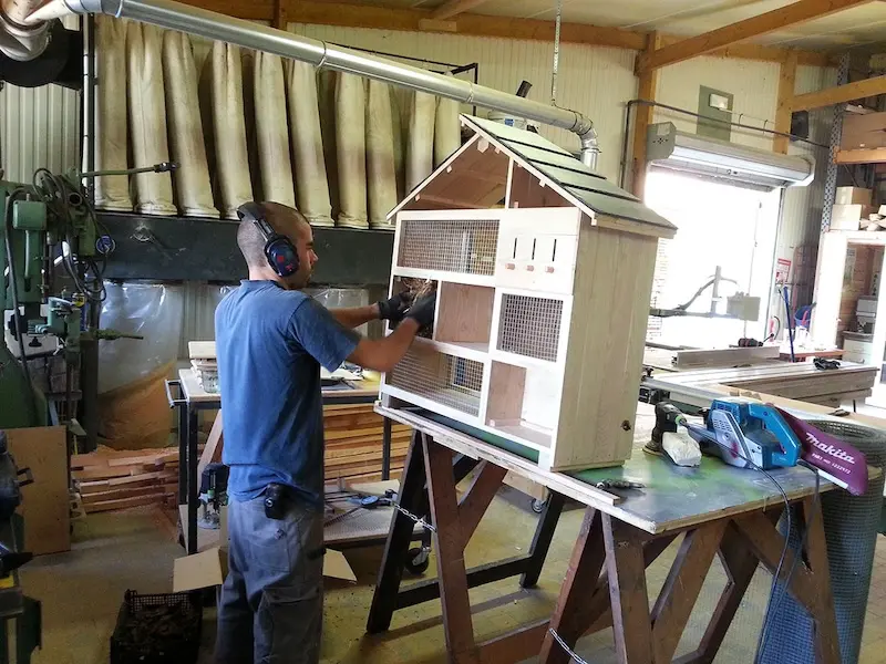 Fabrication des refuges en bois