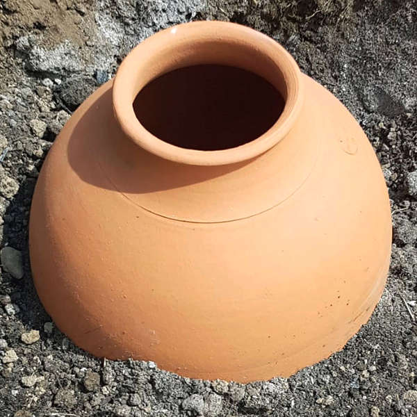 Sècheresse : Une poterie vendéenne fabrique des ollas pour les jardins -  HIT WEST
