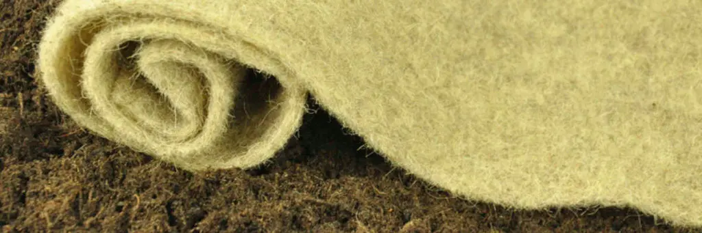 Paillage v&eacute;g&eacute;tal de Triangle Outillage