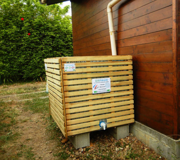 Cuve de récupération d'eau de pluie UNPACK avec habillage en bois