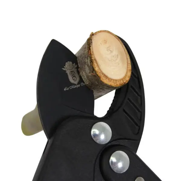 Coupe branche avec manche en fibre